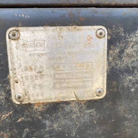 斗山DX80履带式挖掘机