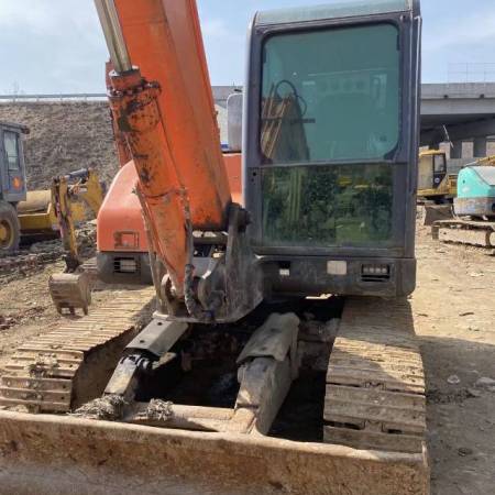 斗山DX80履带式挖掘机