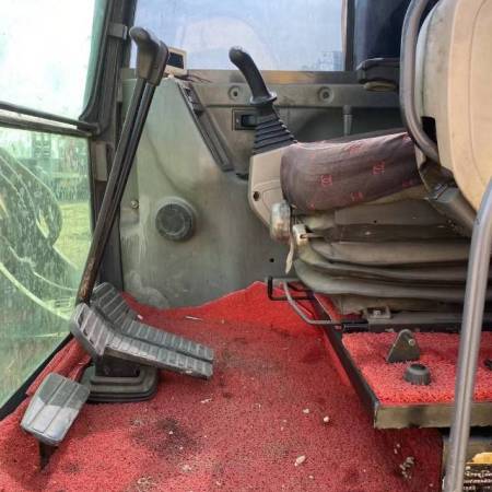 斗山DX80履带式挖掘机