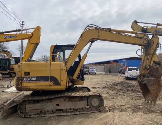 厦工XG808履带式挖掘机