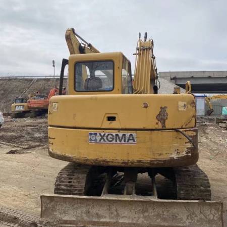 厦工XG808履带式挖掘机