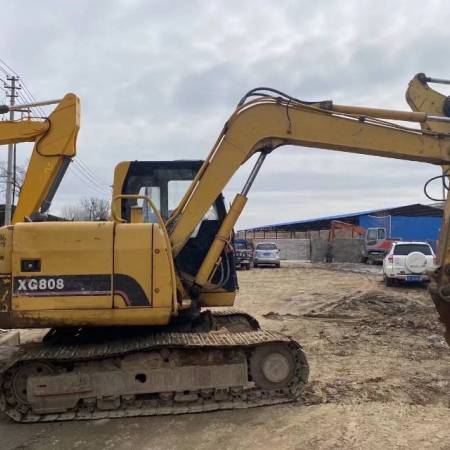 厦工XG808履带式挖掘机