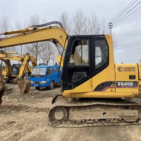 厦工XG808履带式挖掘机