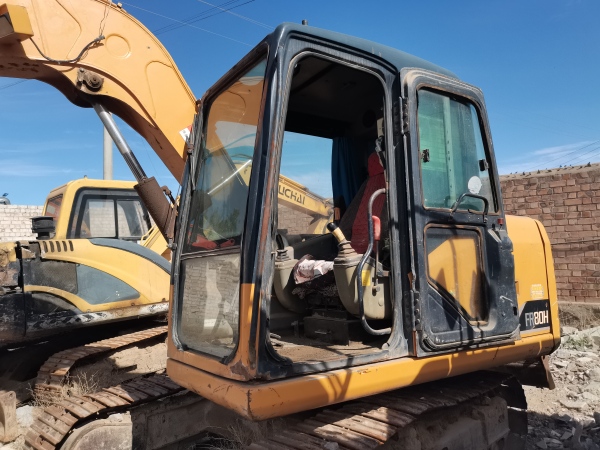 雷沃重工FR80G履帶式挖掘機