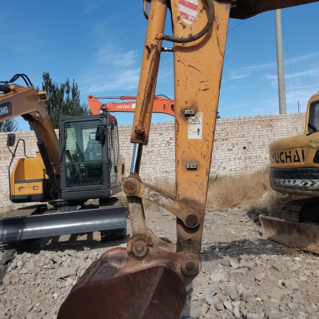 雷沃重工FR80G履带式挖掘机