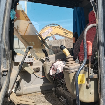 雷沃重工FR80G履带式挖掘机