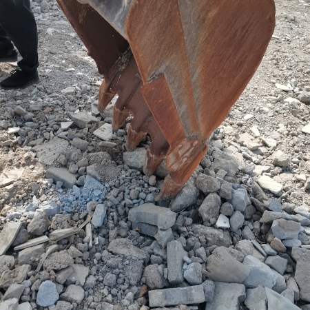 雷沃重工FR80G履带式挖掘机