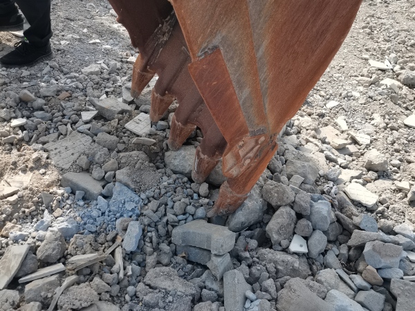 雷沃重工FR80G履帶式挖掘機