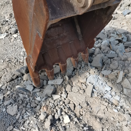 雷沃重工FR80G履带式挖掘机