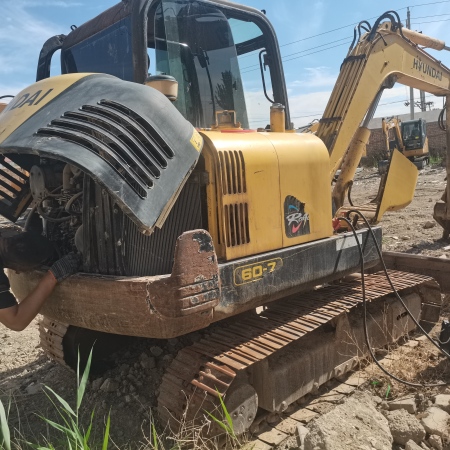 现代R60-7履带式挖掘机