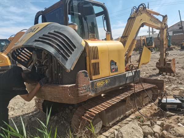 現(xiàn)代R60-7履帶式挖掘機