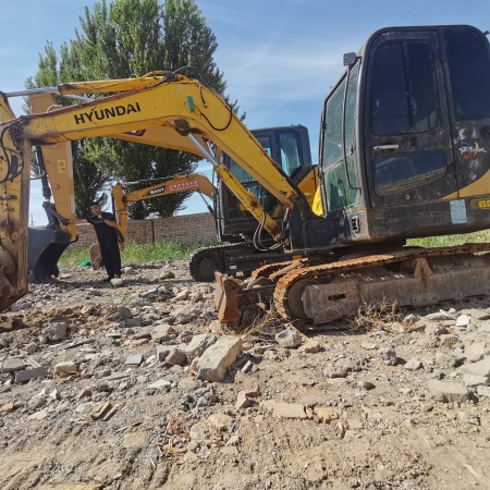 现代R60-7履带式挖掘机