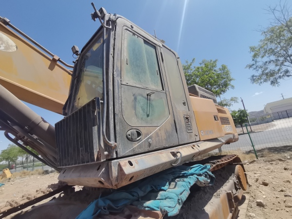 徐工XE490D履帶式挖掘機