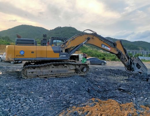 徐工XE550DK履带式挖掘机