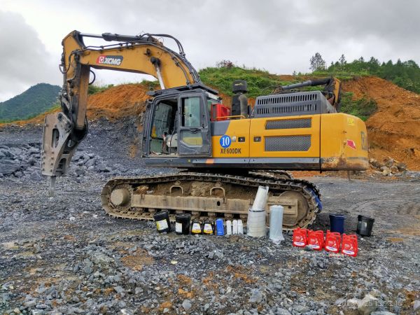 徐工XE550DK履帶式挖掘機(jī)