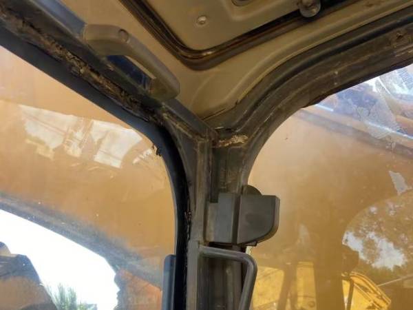 雷沃重工FR360-7履帶式挖掘機