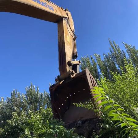 雷沃重工FR360-7履带式挖掘机