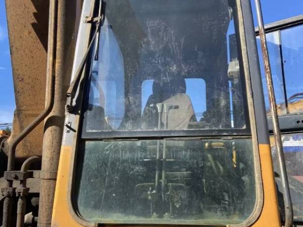 雷沃重工FR360-7履帶式挖掘機