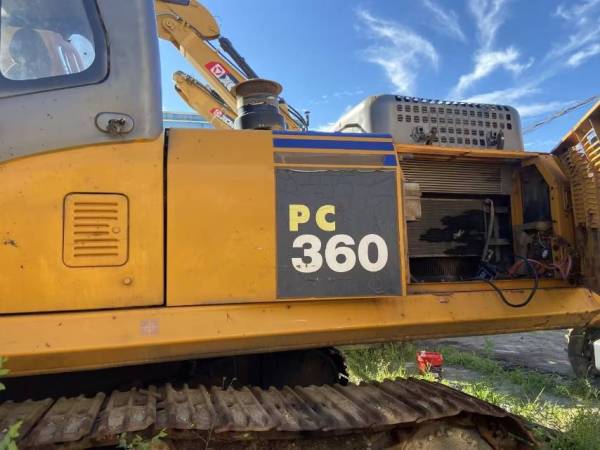 雷沃重工FR360-7履帶式挖掘機