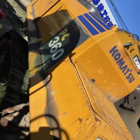 雷沃重工FR360-7履带式挖掘机