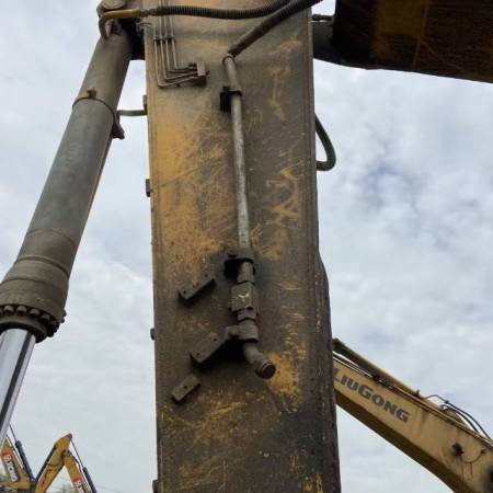 山东临工LG6250履带式挖掘机