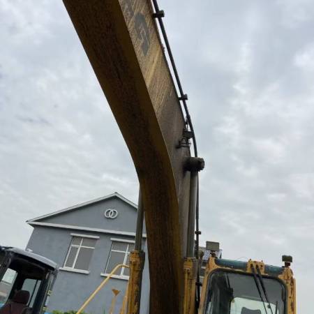 山东临工LG6250履带式挖掘机