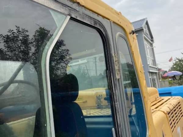 山東臨工LG6250履帶式挖掘機