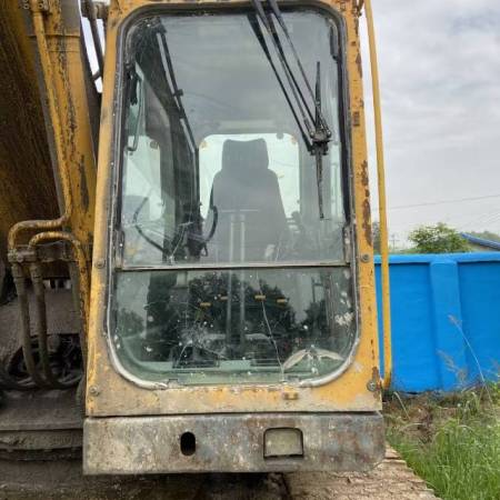 山东临工LG6250履带式挖掘机