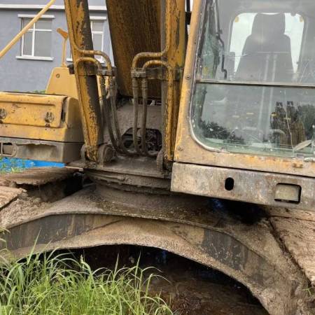 山东临工LG6250履带式挖掘机