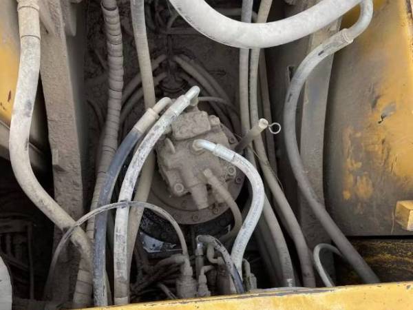 山東臨工LG6250履帶式挖掘機