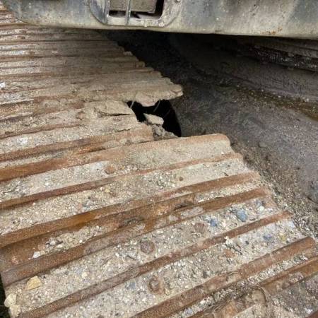 山东临工LG6250履带式挖掘机