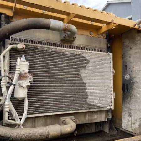 山东临工LG6250履带式挖掘机