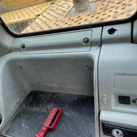 山东临工LG6250履带式挖掘机