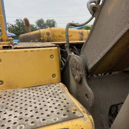 山东临工LG6250履带式挖掘机