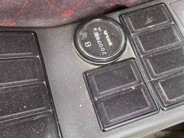 山東臨工LG6250履帶式挖掘機