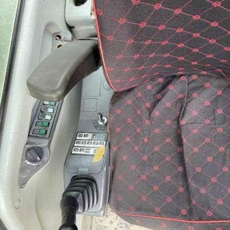 山东临工LG6250履带式挖掘机