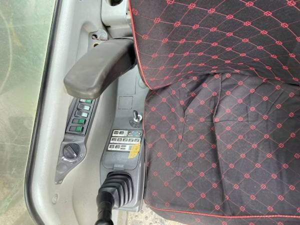 山東臨工LG6250履帶式挖掘機