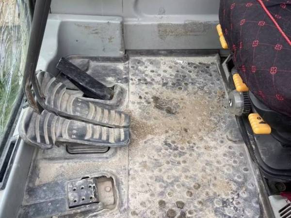 山東臨工LG6250履帶式挖掘機