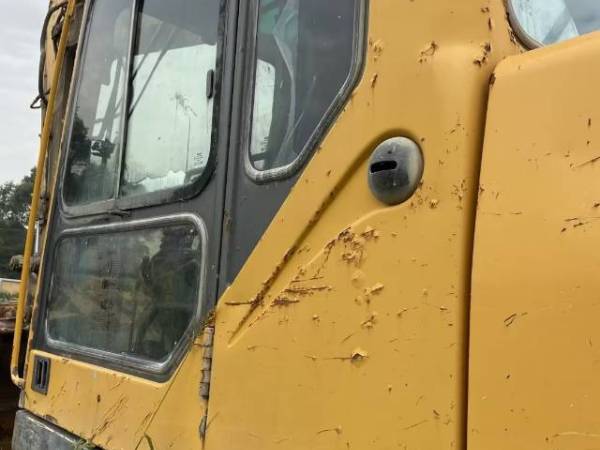 山東臨工LG6250履帶式挖掘機