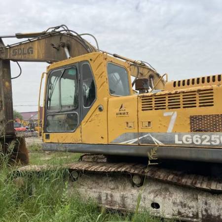 山东临工LG6250履带式挖掘机
