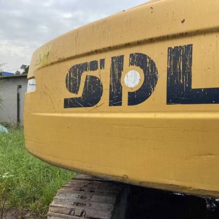 山东临工LG6250履带式挖掘机