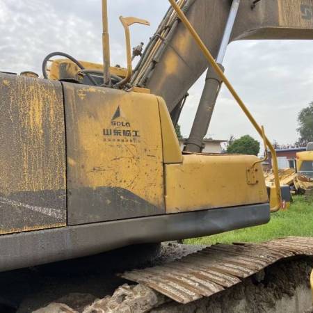 山东临工LG6250履带式挖掘机