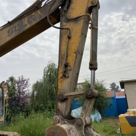 山东临工LG6250履带式挖掘机