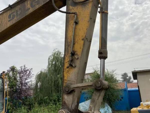 山東臨工LG6250履帶式挖掘機