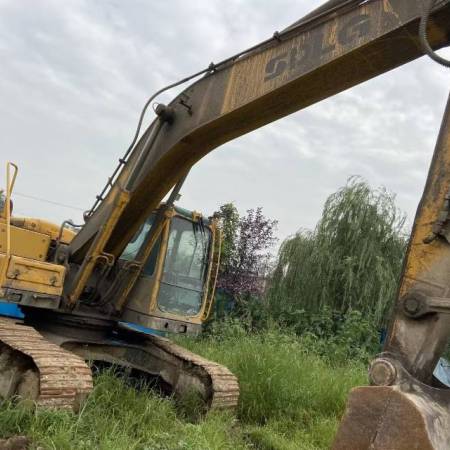 山东临工LG6250履带式挖掘机