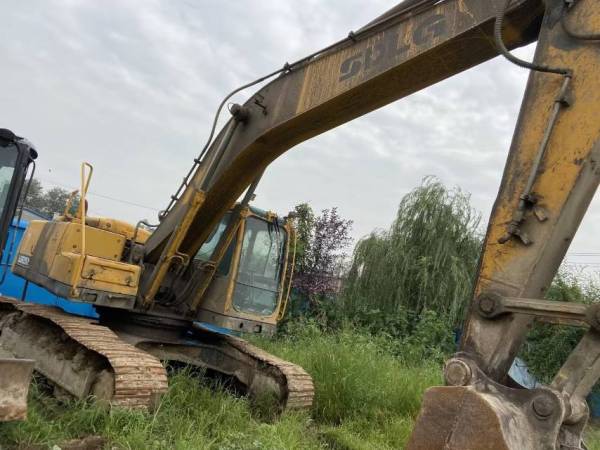 山東臨工LG6250履帶式挖掘機