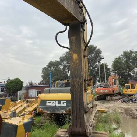 山东临工LG6250履带式挖掘机