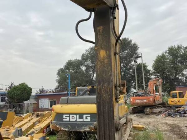 山東臨工LG6250履帶式挖掘機