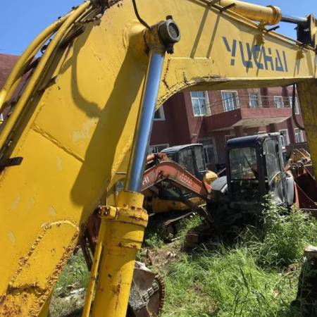 玉柴YC135-8履带式挖掘机