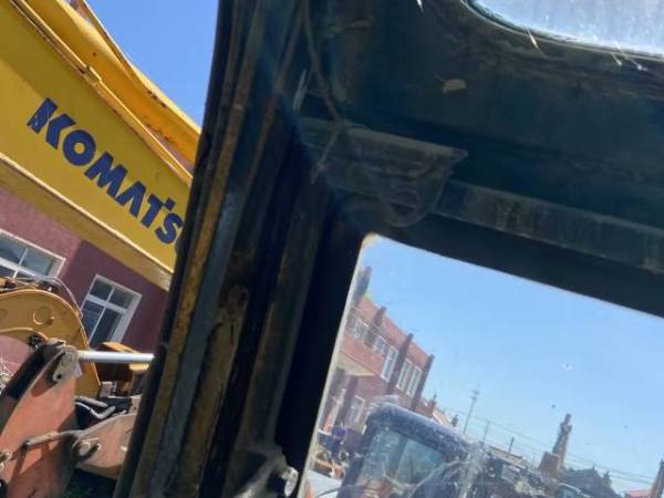 玉柴YC135-8履帶式挖掘機(jī)